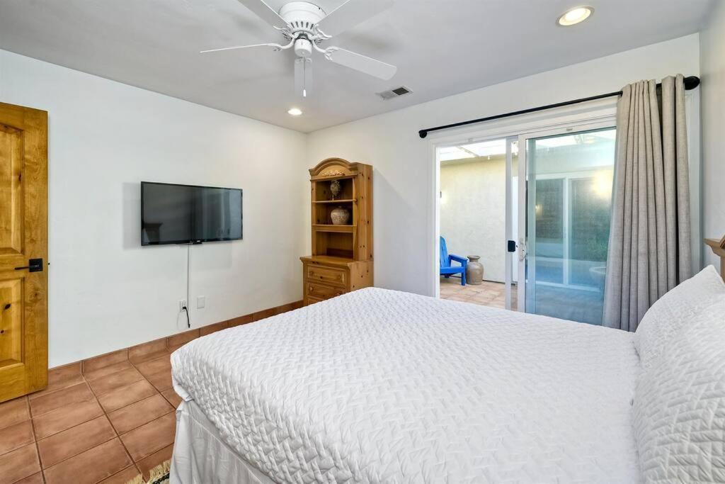 Great Group Retreat! Hacienda Decor, Spacious Floor Plan, Private Backyard Carlsbad Exterior photo
