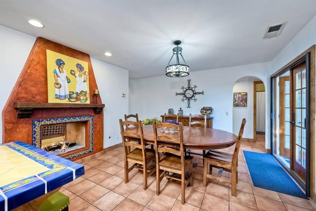 Great Group Retreat! Hacienda Decor, Spacious Floor Plan, Private Backyard Carlsbad Exterior photo