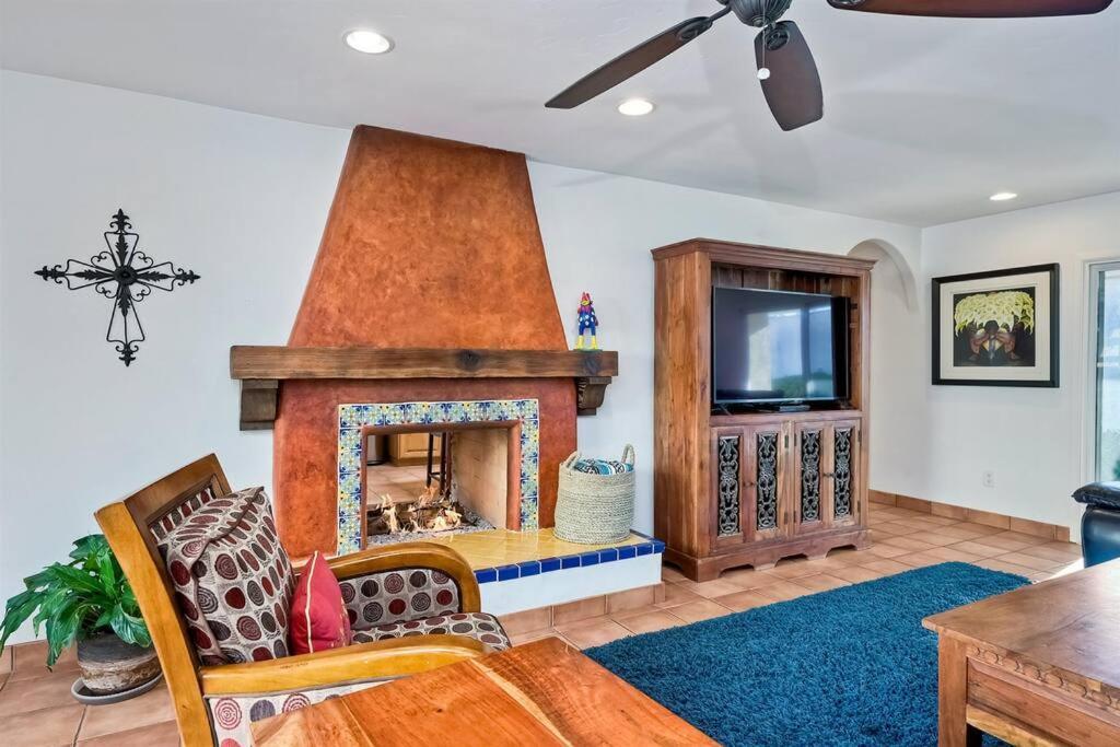 Great Group Retreat! Hacienda Decor, Spacious Floor Plan, Private Backyard Carlsbad Exterior photo